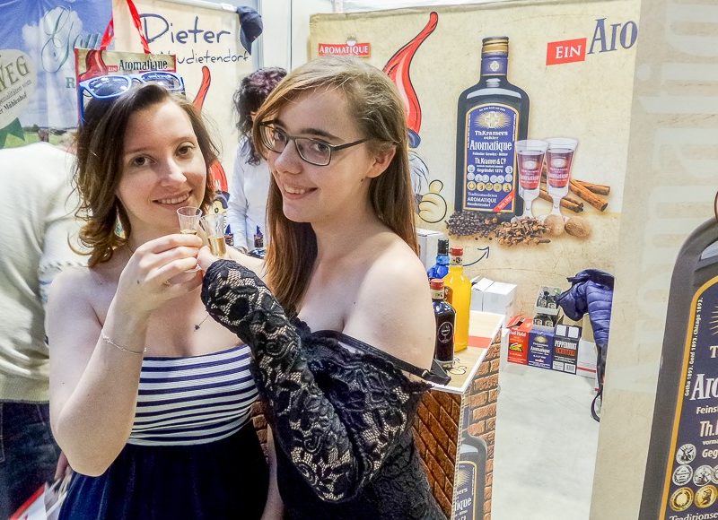 Besucher auf der OSTPRO in Jena 2018 am Stand von Aromatique
